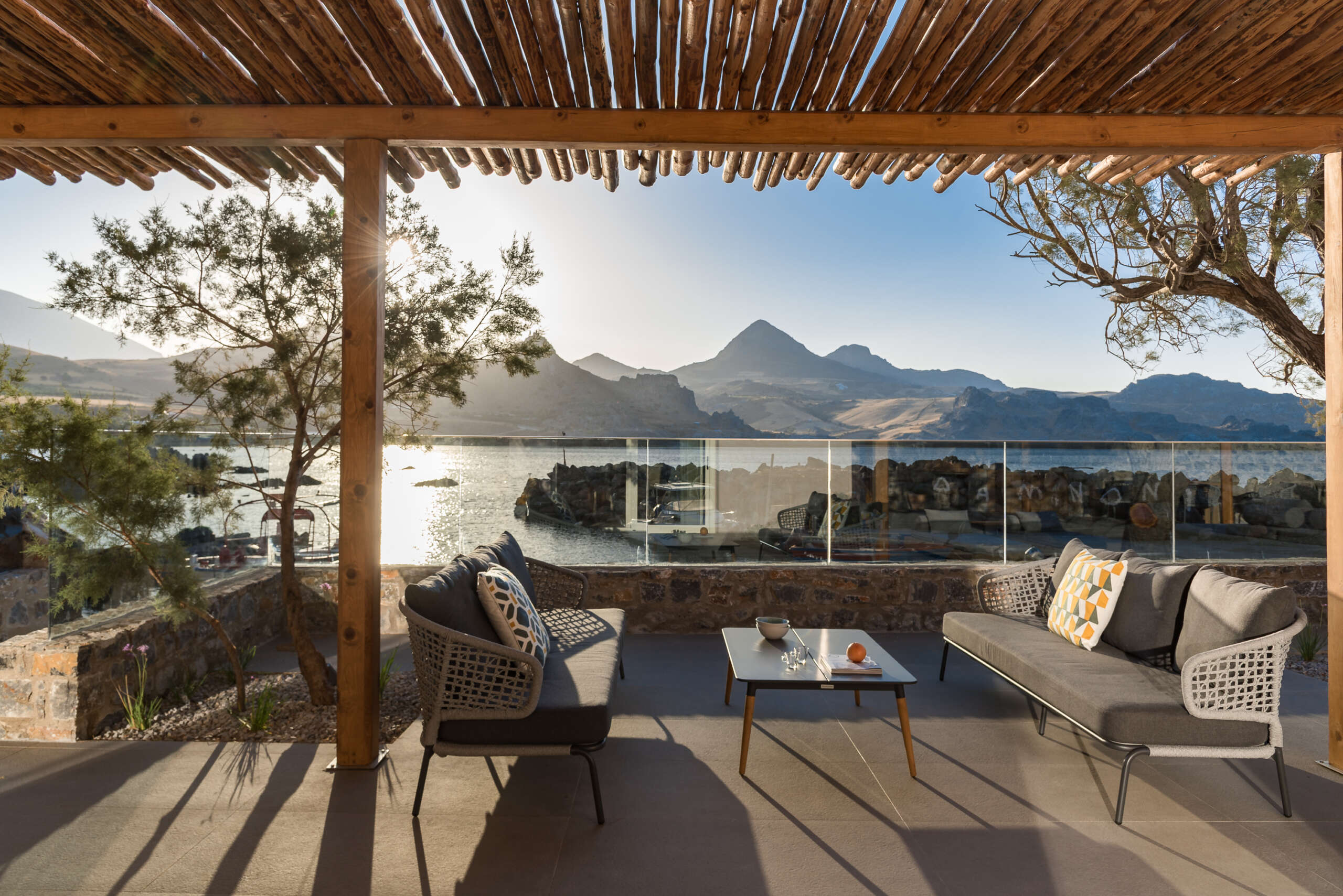 Indulge yourself into the sea deep blue. Indulge yourself into the sea deep blue.